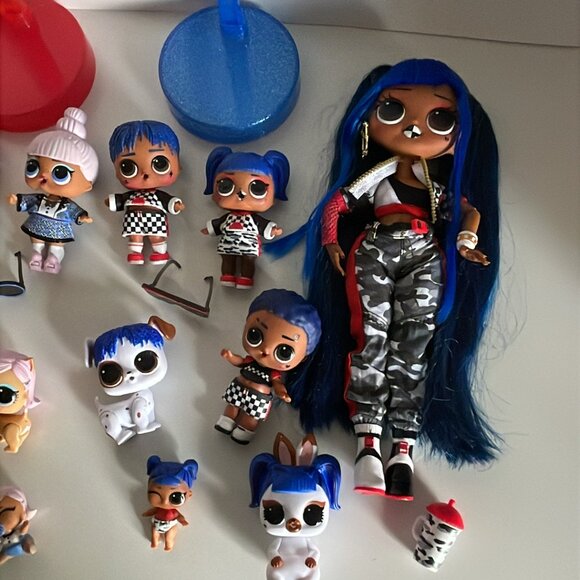 OMG Uptown Girl Family Downtown BB Family LOL with Pets and Babies - 14 dolls - Picture 11 of 14